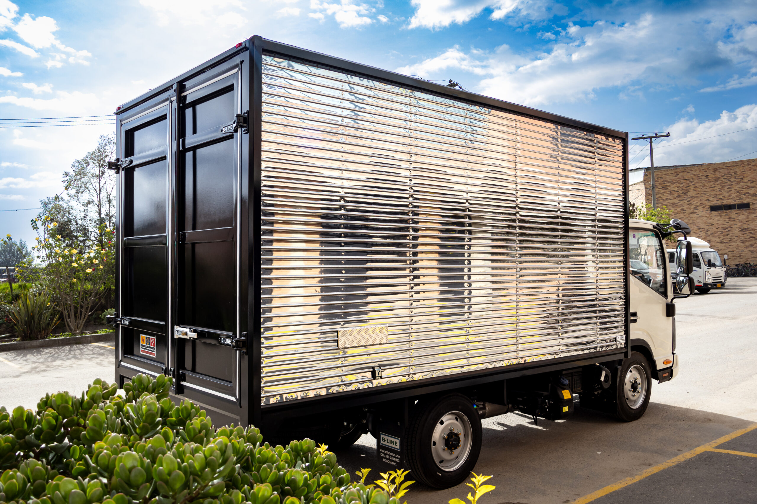 Furgón Carga Seca Troquelado